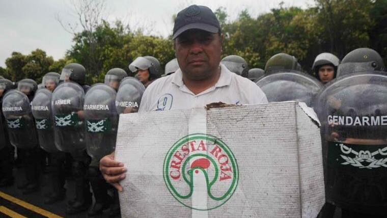 Represión a trabajadores de Cresta Roja